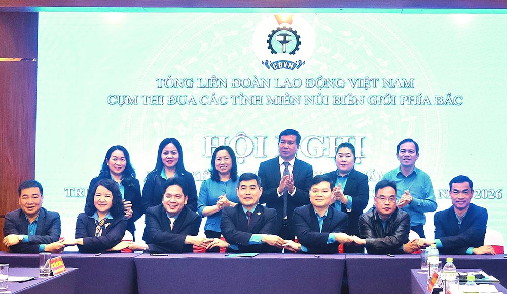 The Labor Federation of 7 provinces in the emulation cluster of northern mountainous and border provinces signed an emulation agreement in 2026. Photo: Dien Bien Labor Federation