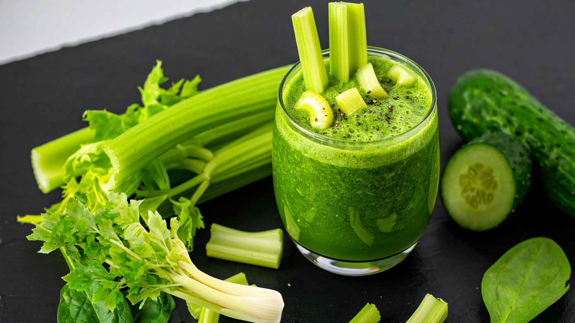 Celery is high in calcium, and also effectively supports weight loss. Graphic photo: Huong Son
