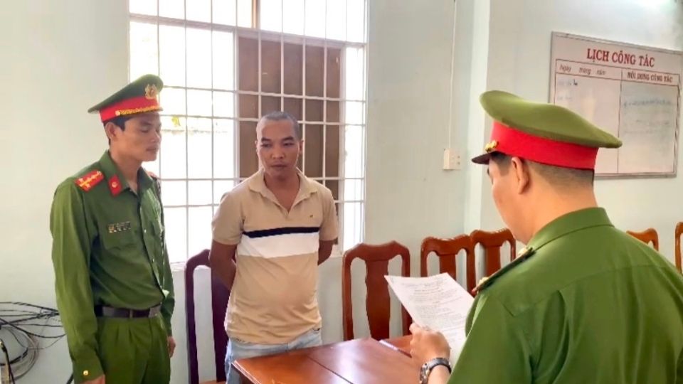 The Police Agency executes procedural decisions against Thach Ngoc Thuan for the act of illegally using drugs. Photo: Police provided