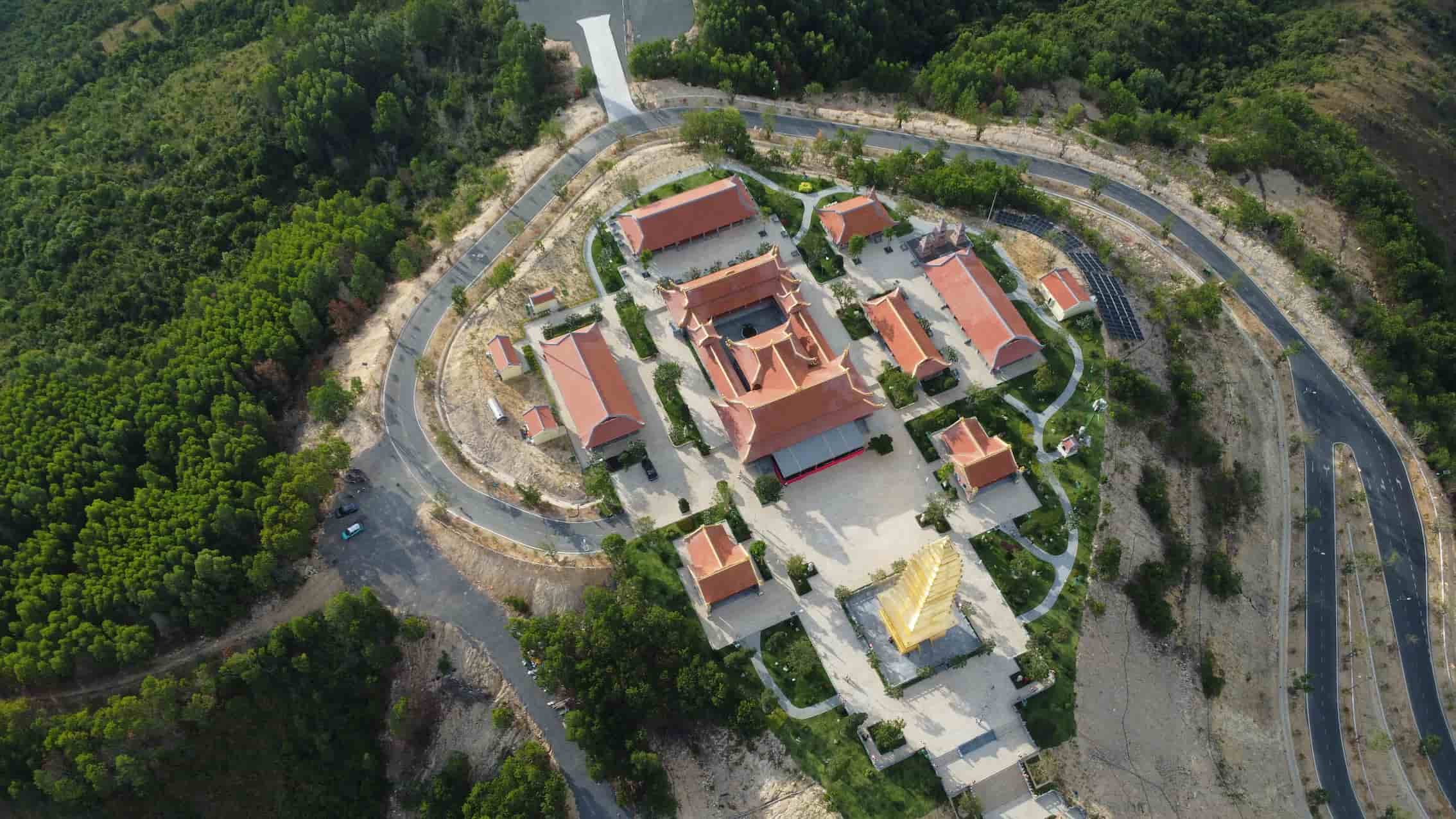 Chua Truc Lam Phung Thuy Son xay dung o do cao hon 500m so voi muc nuoc bien. Anh: Huu Long 