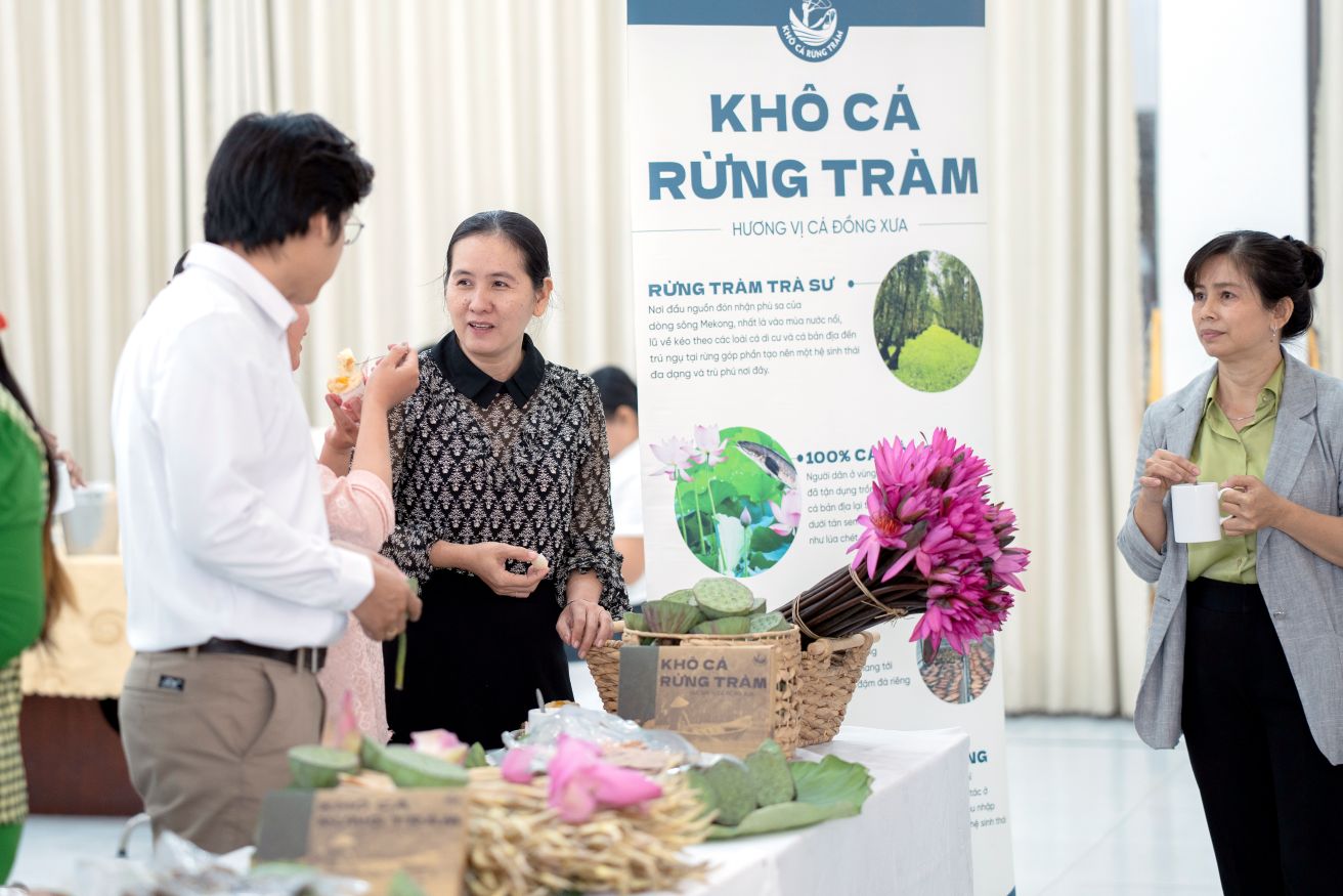 San pham tu su an trung bay tai le tong ket. Anh: WWF-Viet Nam