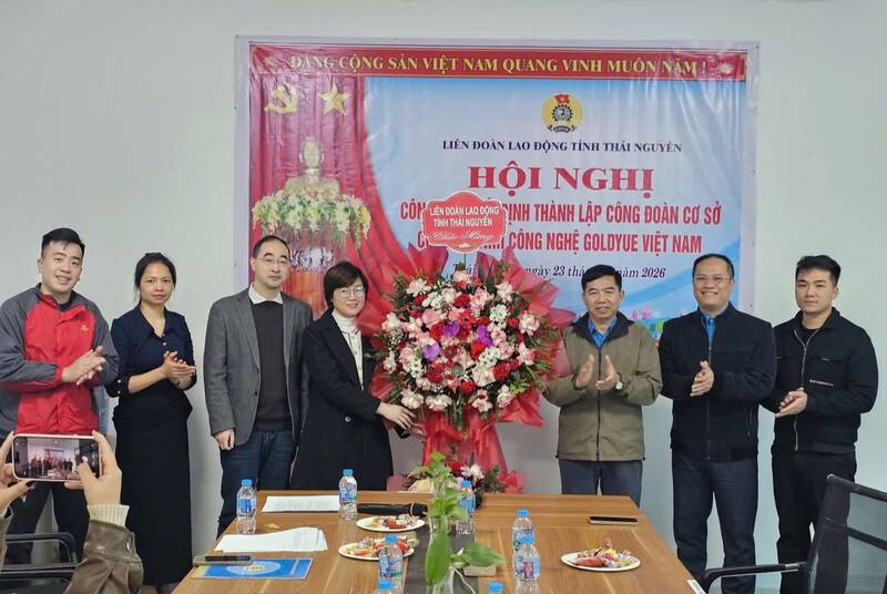 Thai Nguyen Provincial Labor Federation establishes 1 more grassroots trade union. Photo: Pham Kien