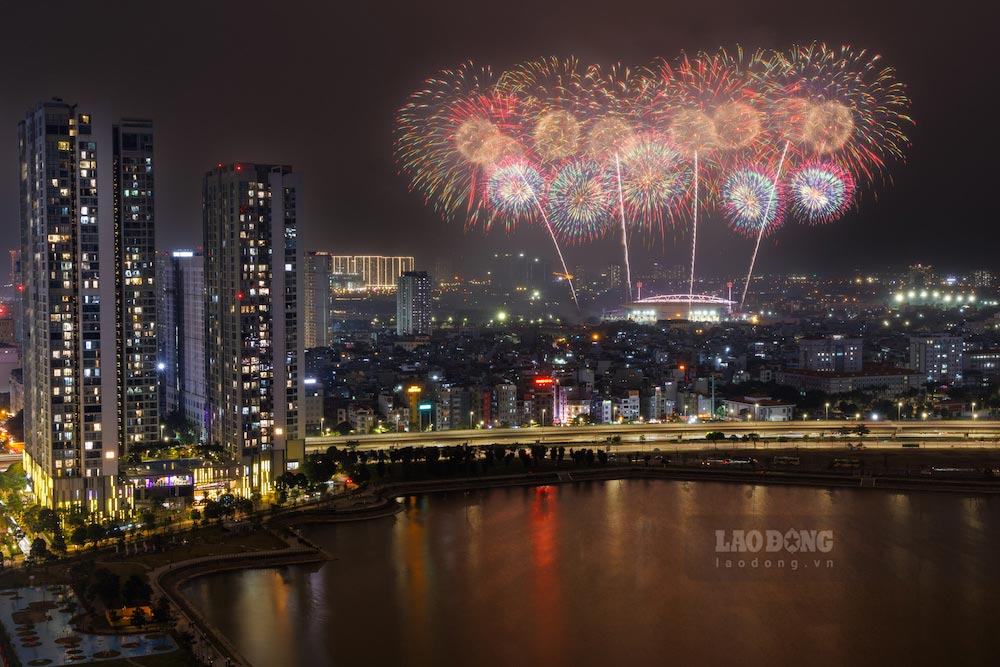 On the evening of January 23rd, many consecutive fireworks displays and a 15-minute high-altitude fireworks display will be held at My Dinh National Stadium. Photo: Hai Nguyen