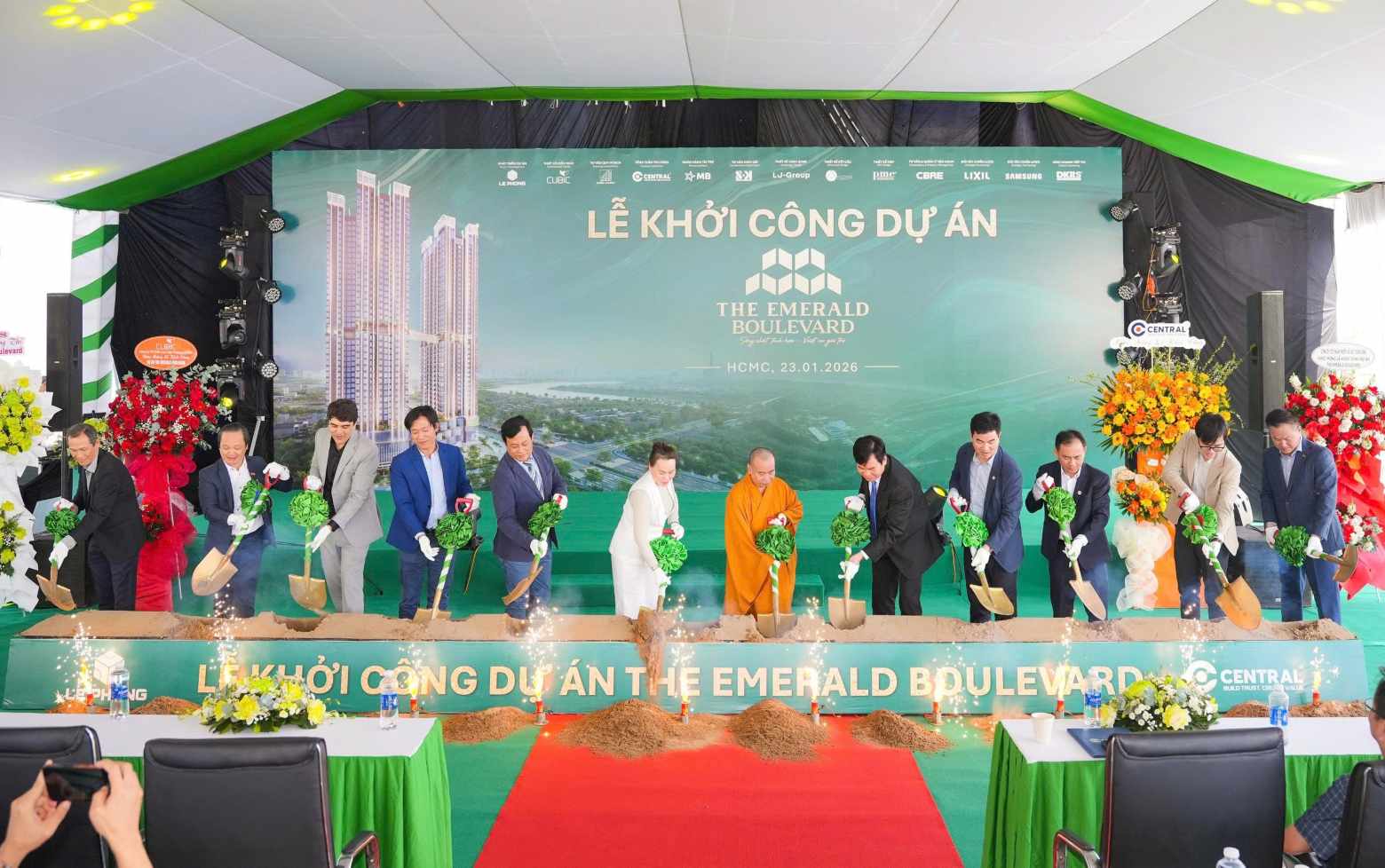 Le Phong Group officially organizes the groundbreaking ceremony of the The Emerald Boulevard luxury apartment project. Photo: Suong Huynh