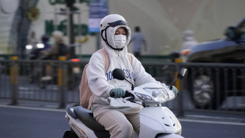 Cold air continues to affect the South. Photo: Minh Tam