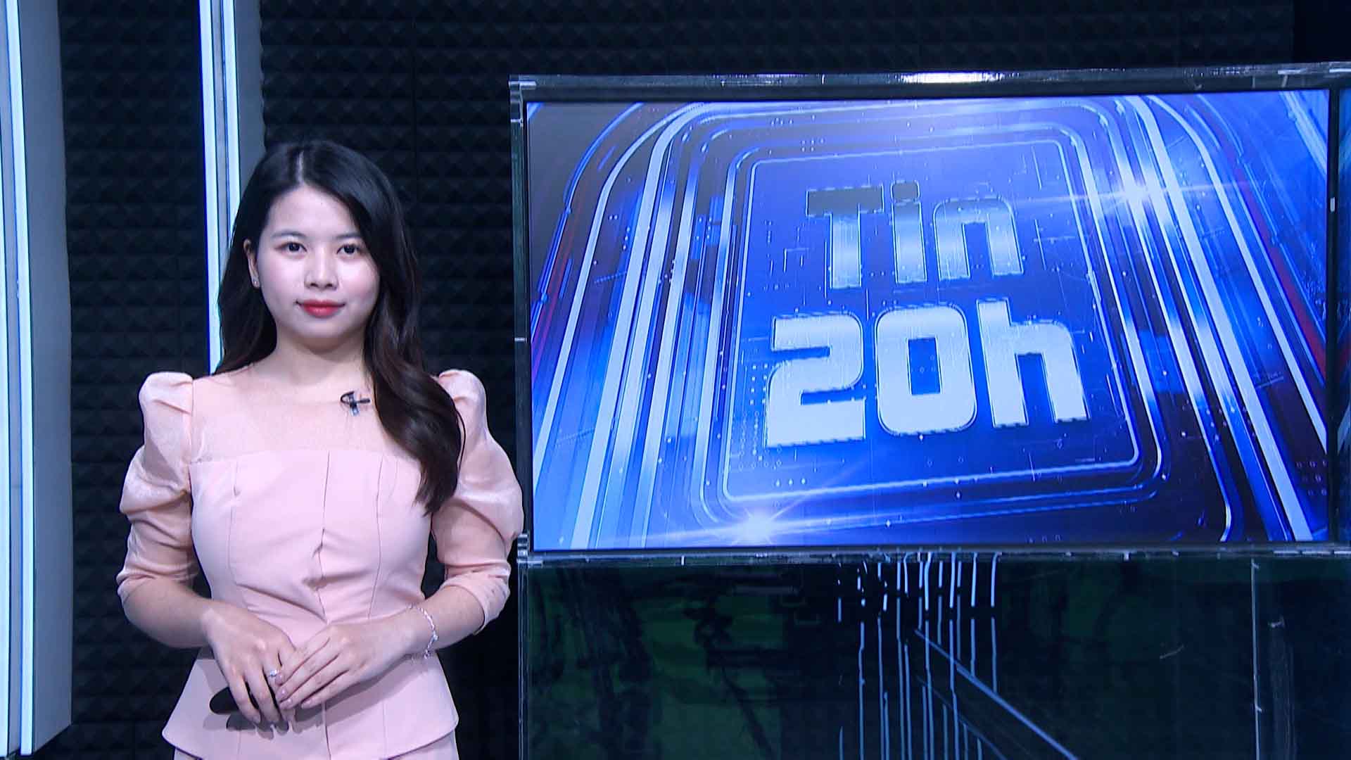 8 PM News: Hanoi to spend more cash for pensioners