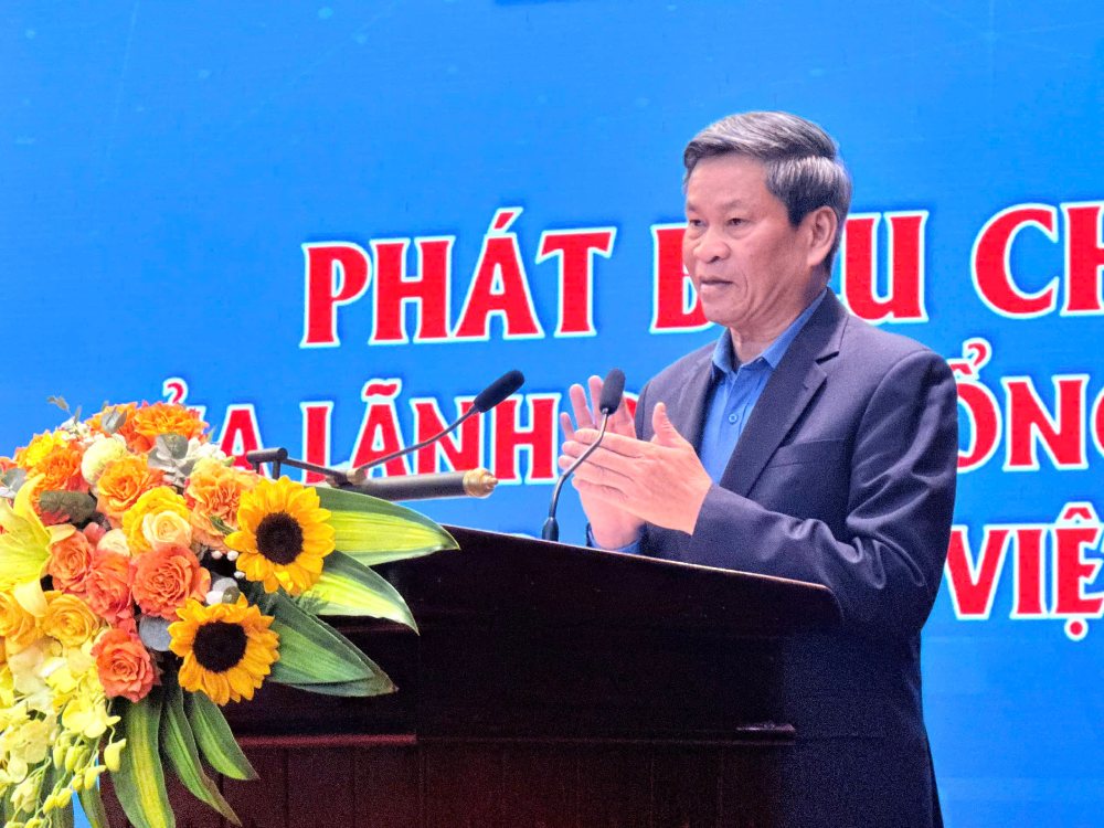 Vice President of the Vietnam General Confederation of Labour Huynh Thanh Xuan acknowledged and highly appreciated the work of caring for and visiting union members and workers of the People's Police Trade Union. Photo: Quynh Chi