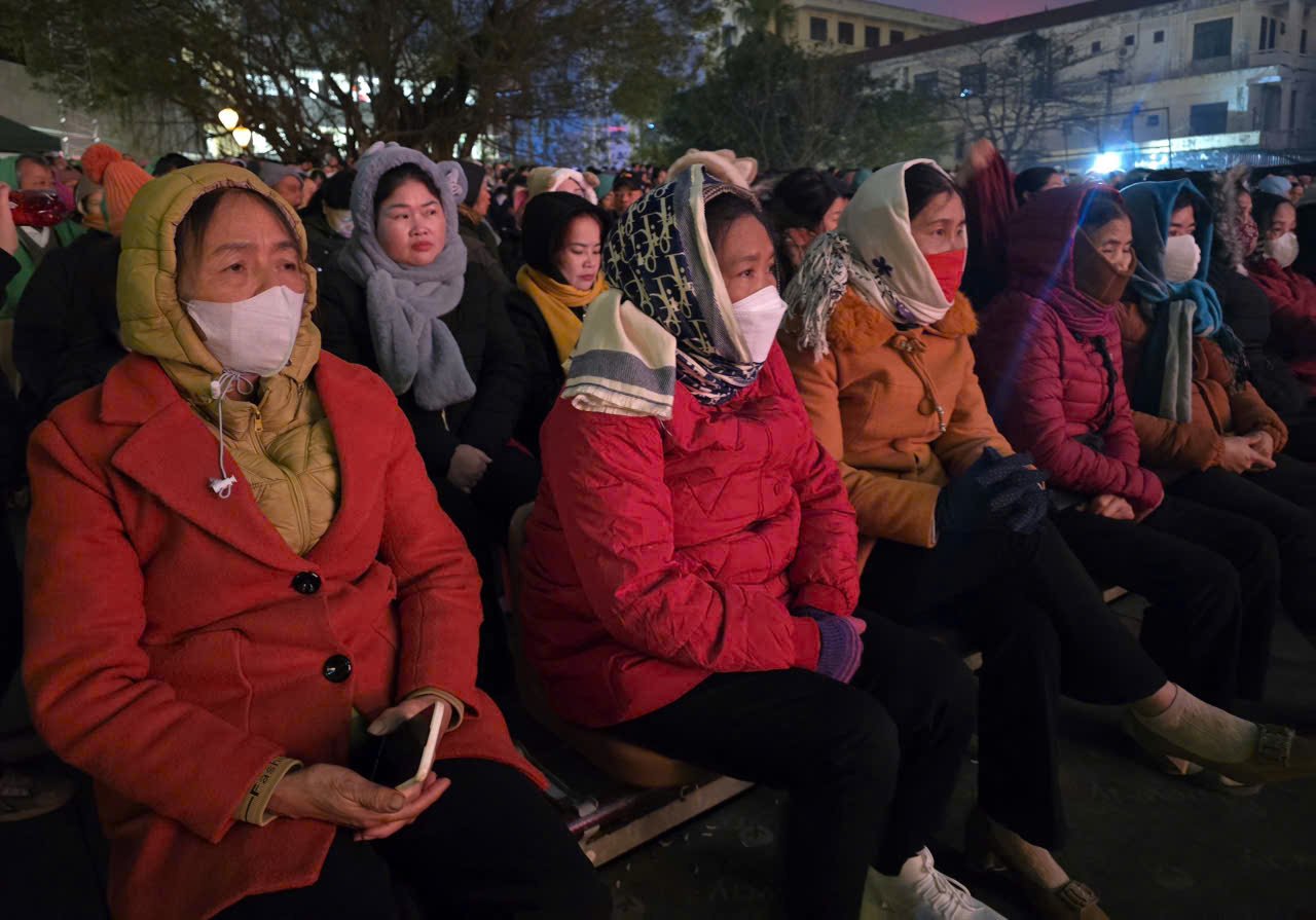 Chuong trinh da thu hut dong dao nguoi dan va du khach tham du. Anh: Dieu Anh