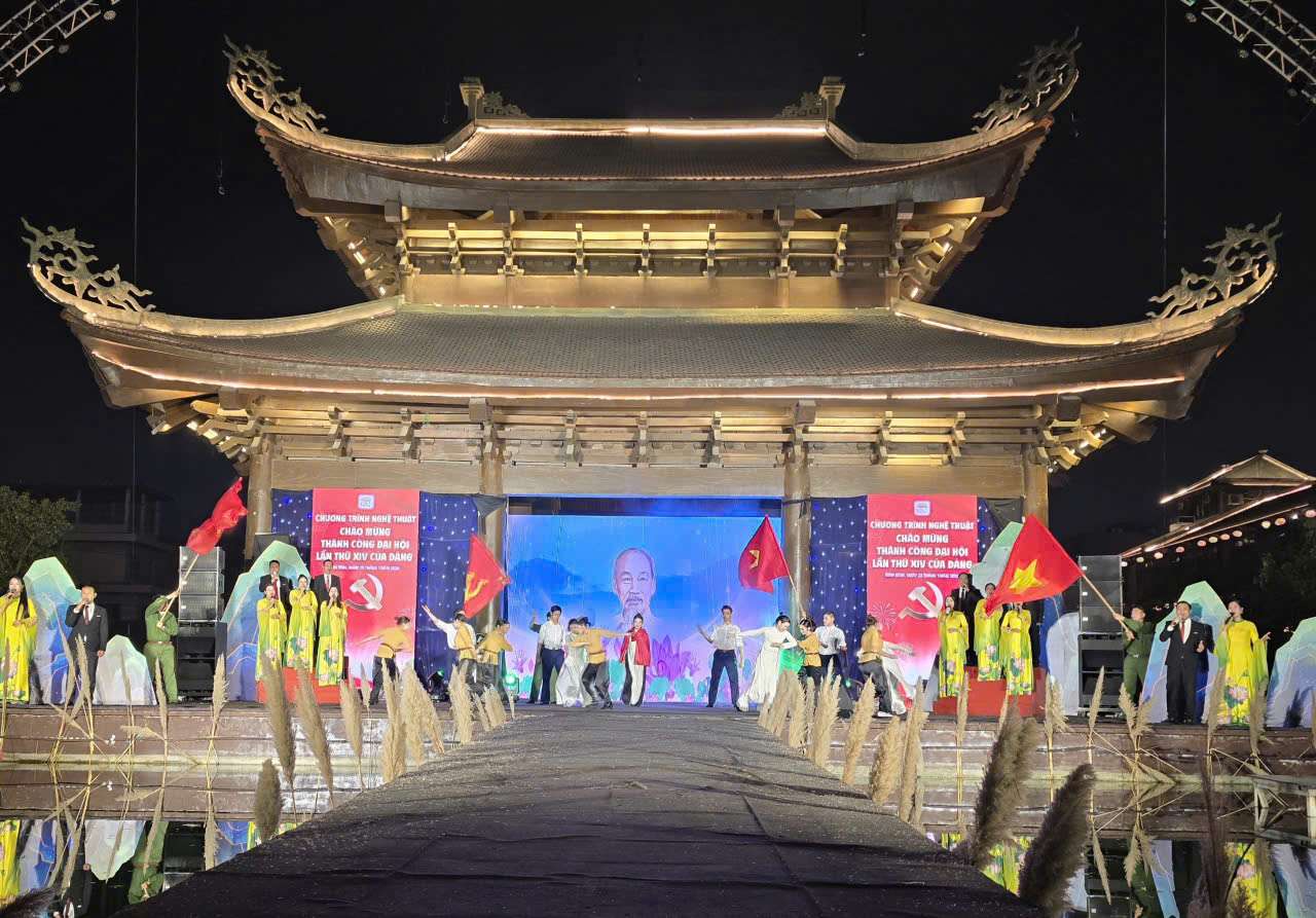 Mot tiet muc dac sac duoc trinh dien tai Chuong trinh nghe thuat chao mung thanh cong Dai hoi XIV cua Dang. Anh: Dieu Anh