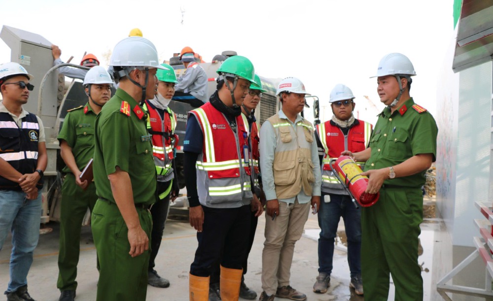 Viec kiem tra la giai phap mang tinh chu dong, phong ngua tu som, tu xa doi voi cac nguy co chay, no co the phat sinh. Anh: Tien Dung