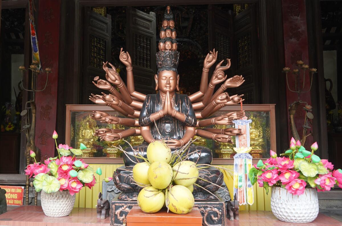 He thong tuong Phat phong phu tai chua Du Hang. Ảnh: Mai Dung