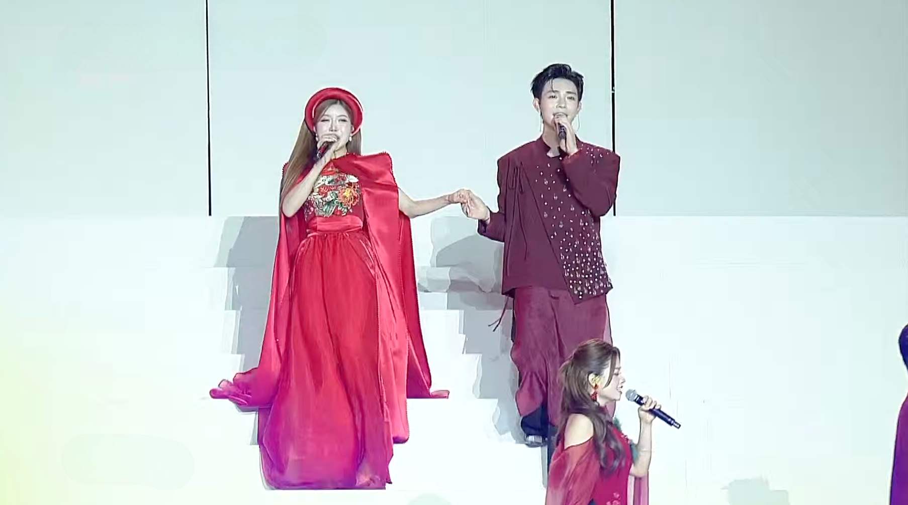 Erik xuat hien cung Trang Phap. Anh: VTV