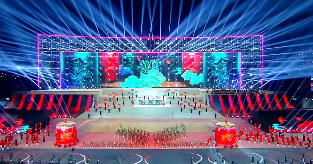 San khau trinh dien hoanh trang voi hieu ung man nhan. Anh: VTV