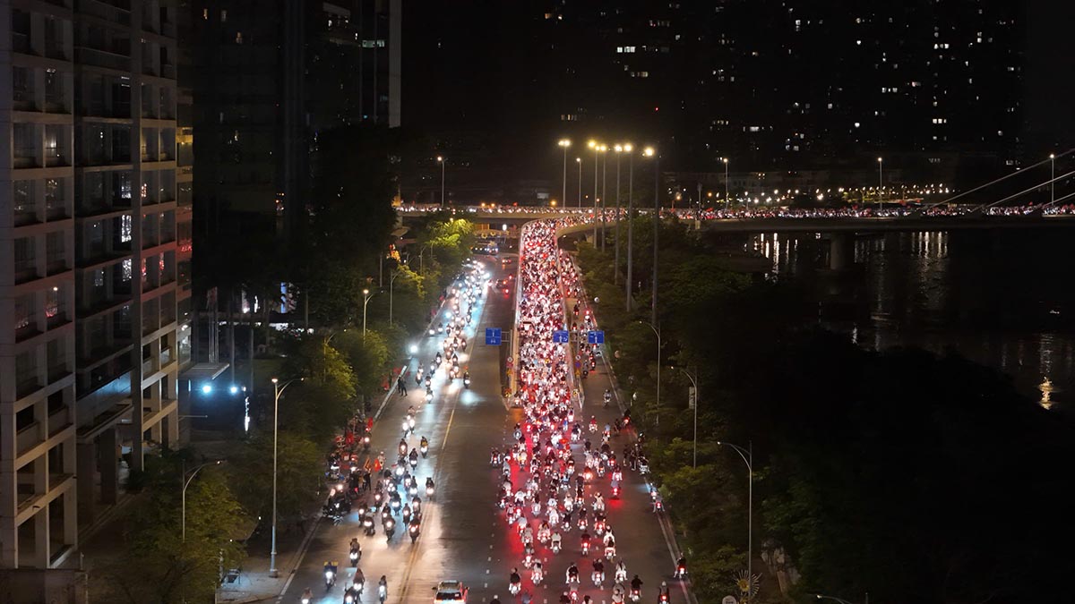 Khu vuc duong Ton Duc Thang va cau Ba Son ngap tran sac do khi U23 Viet Nam chien thang. Anh: Anh Tu