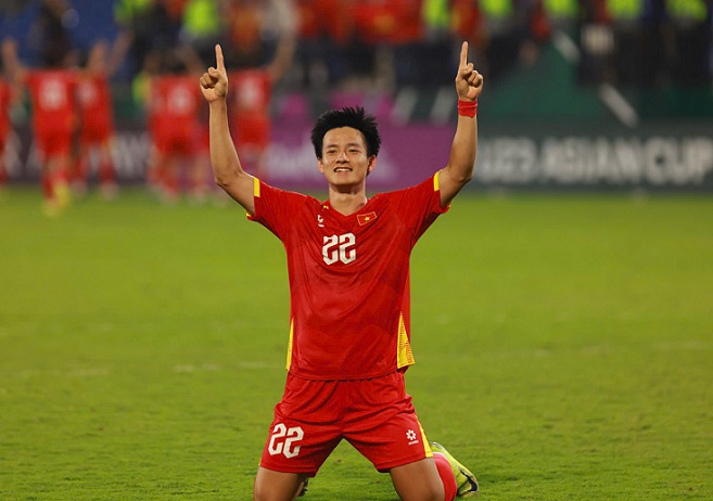 L'attaquant Thanh Nhan a montre son courage et sa ruse dans le tir qui a "determine" l'equipe sud-coreenne U23 sur penalty. Photo: Ted Tran