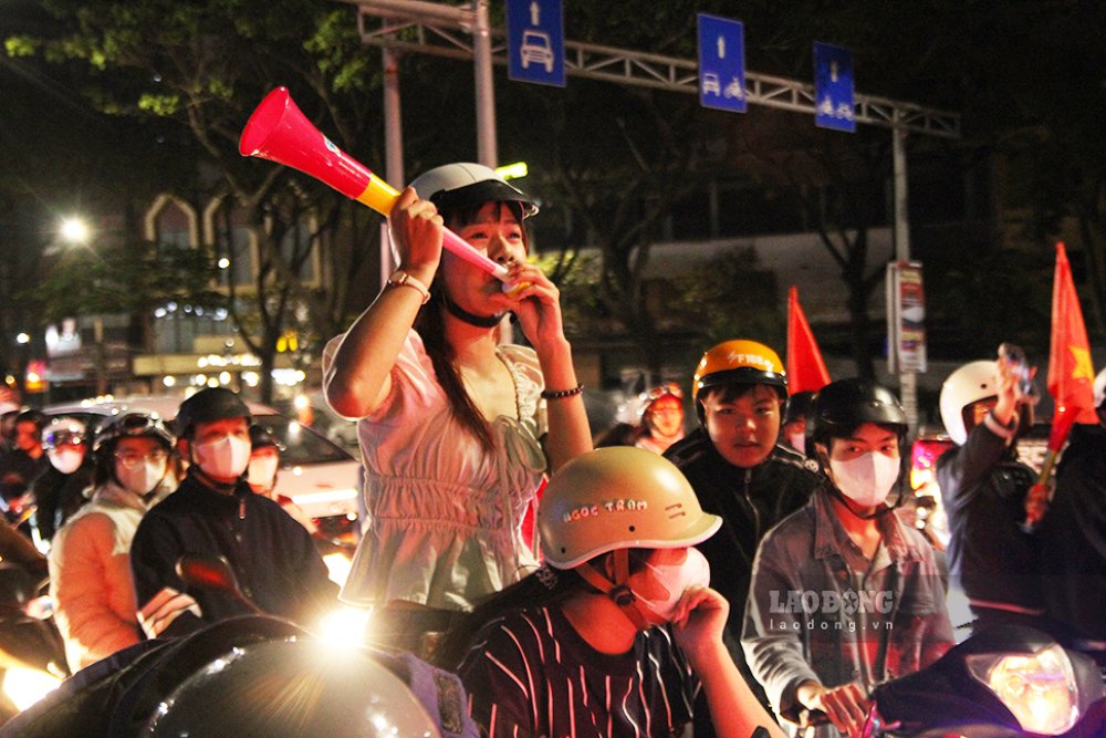 Multitudes acuden en masa a las calles centricas de Da Nang para celebrar la victoria del U23 de Vietnam por el tercer puesto en el Campeonato Asiatico Sub-23 de 2026. Foto: Thanh Huyen
