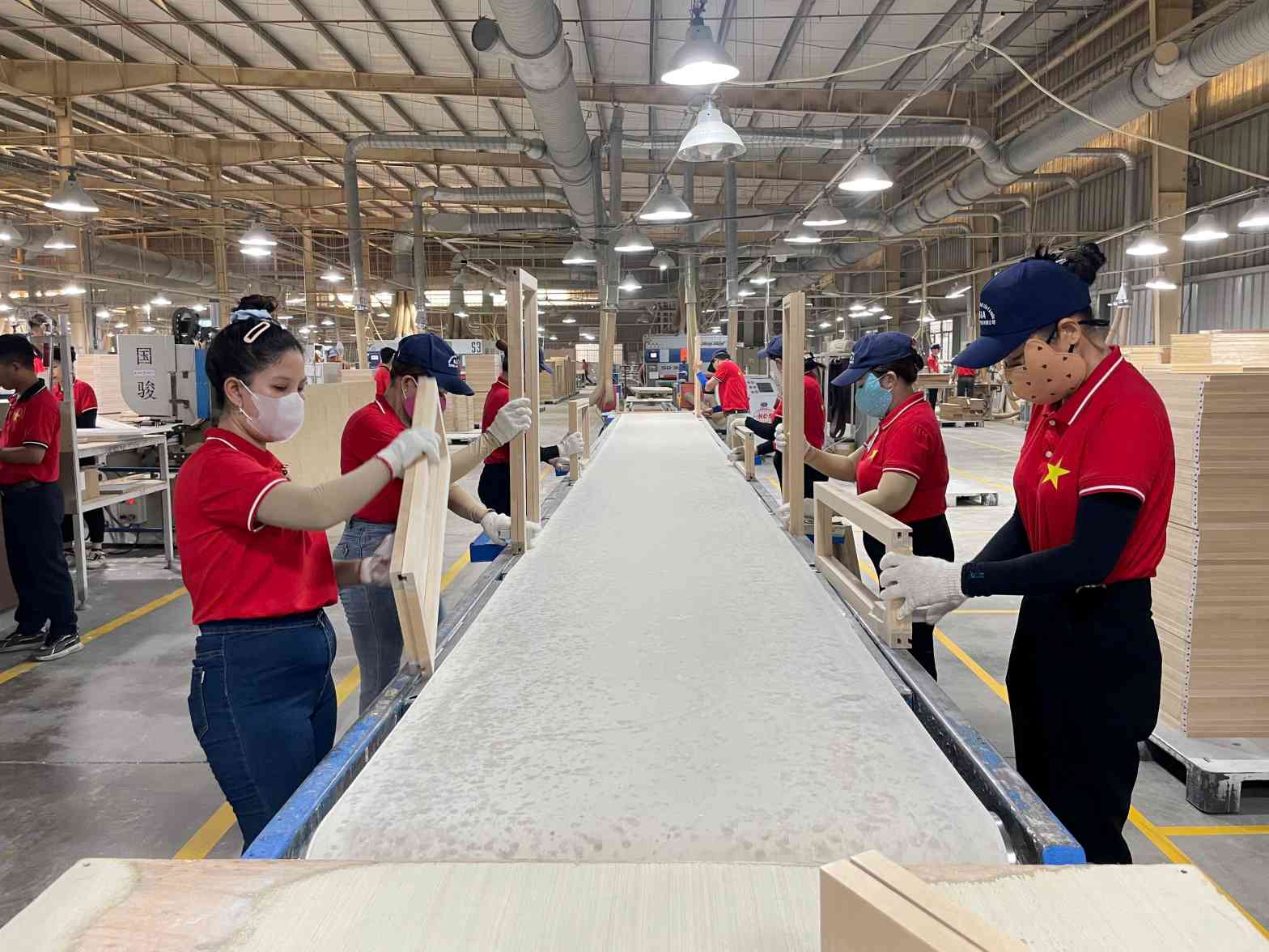 Workers working at Asia Door Technology Co., Ltd. Photo: Dinh Trong