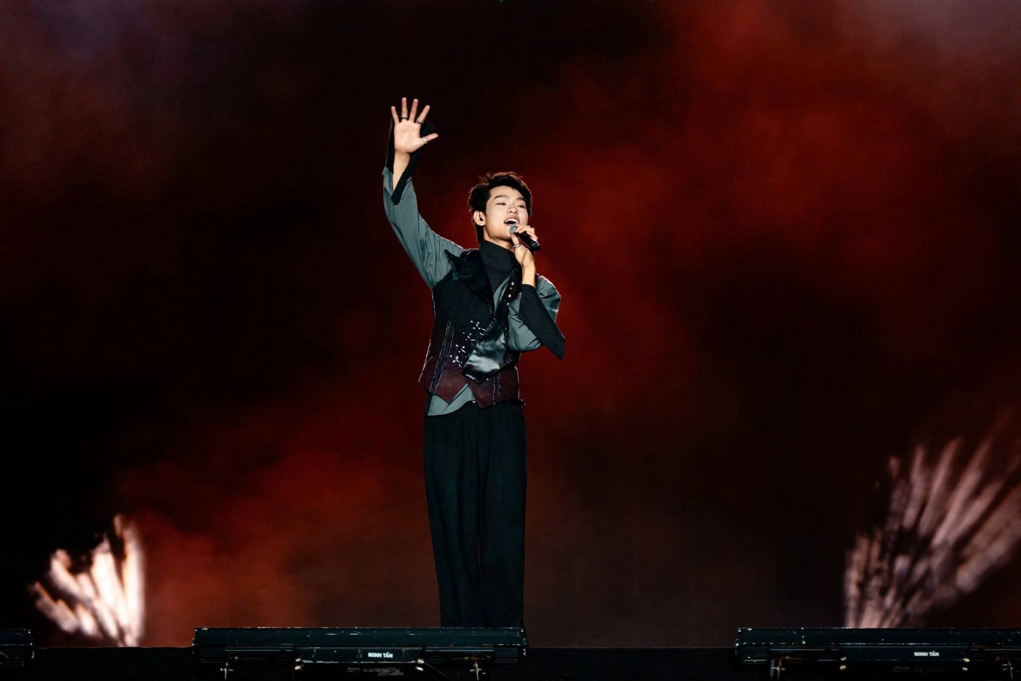 Dan anh trai tai concert. Anh: Ban to chuc.