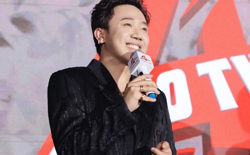 Tran Thanh vui mung truoc chien thang cua U23 Viet Nam. Anh Nha san xuat.