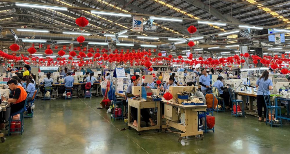 Les membres du syndicat et les travailleurs de la societe a responsabilite limitee An Giang Samho sont heureux et travaillent avec enthousiasme a l'approche du Nouvel An lunaire 2026. Photo: Cam Tu