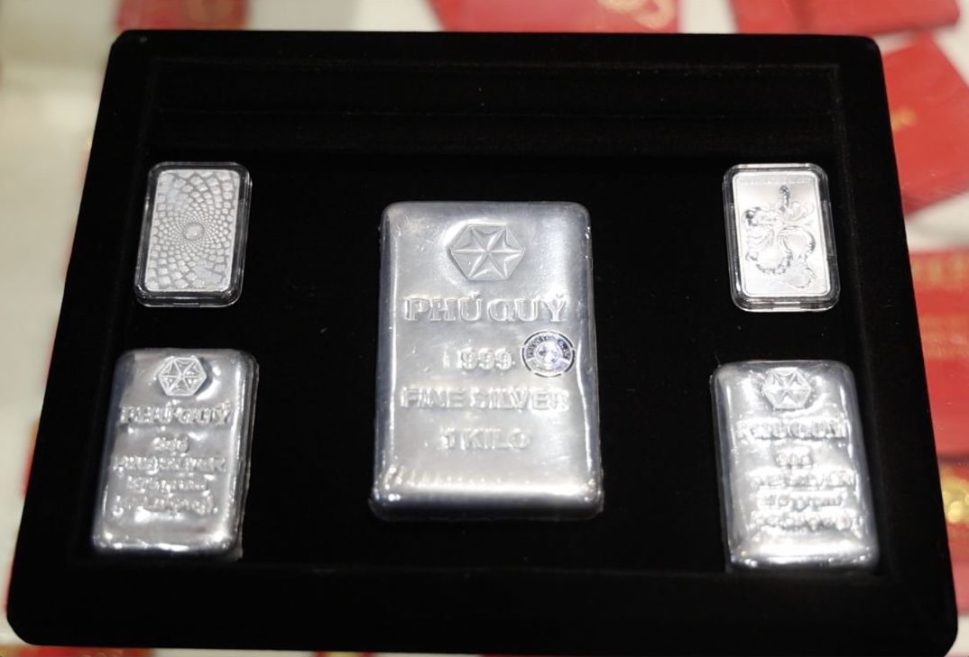 Strong silver prices help investors earn very high profits. Photo: Phuong Anh