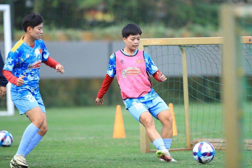La centrocampista Cu Thi Huynh Nhu dijo que la seleccion femenina vietnamita se esfuerza por llegar a la fase final del Campeonato Asiatico 2026. Foto: VFF
