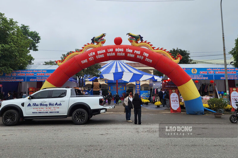 Cac chuong trinh duoc to chuc tai khu cong nghiep Thuy Van. Anh: To Cong.