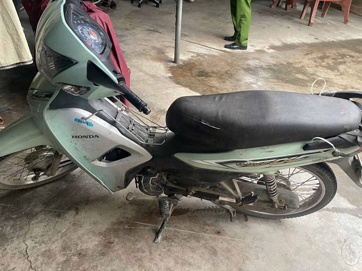 The motorbike of the man who caused the accident and then fled. Photo: Dong Tien Hung Commune Police, Hung Yen Province