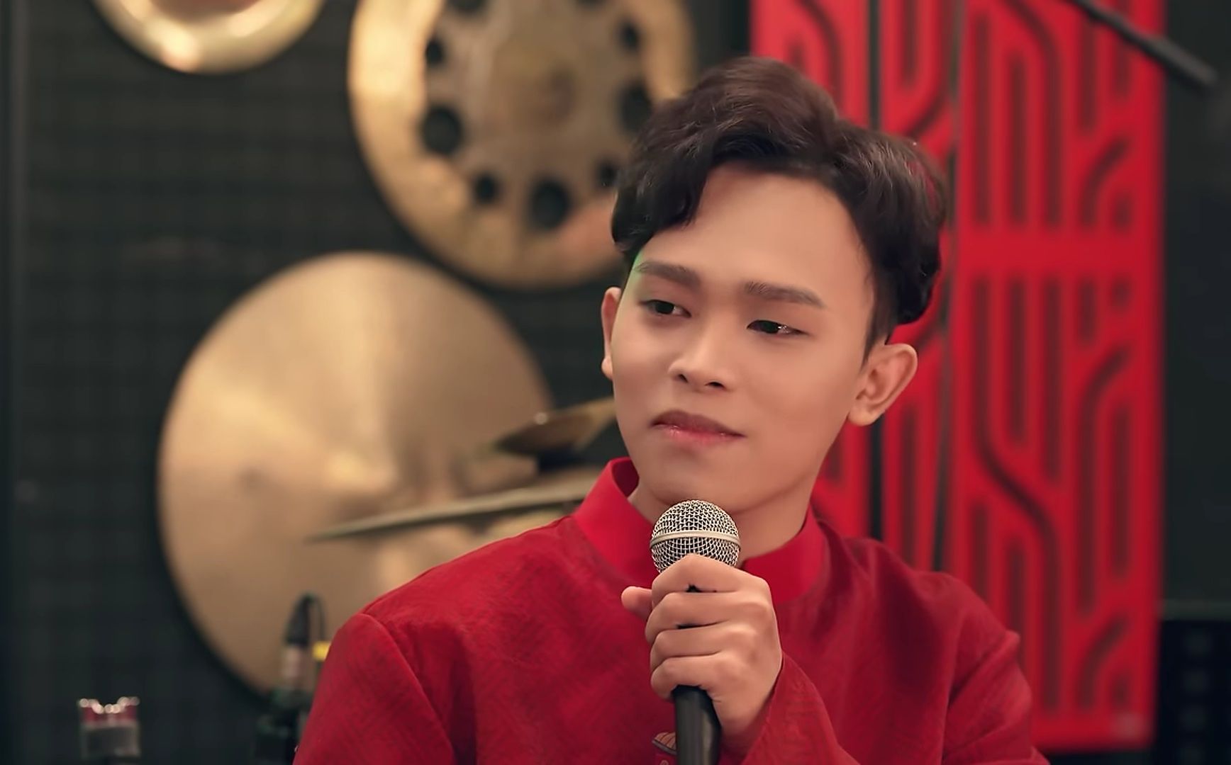 Singer Ho Van Cuong. Photo: Artist provided.