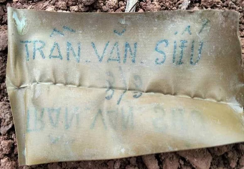 Manh giay phat hien cung hai cot liet si co ten. Anh: Doi 584