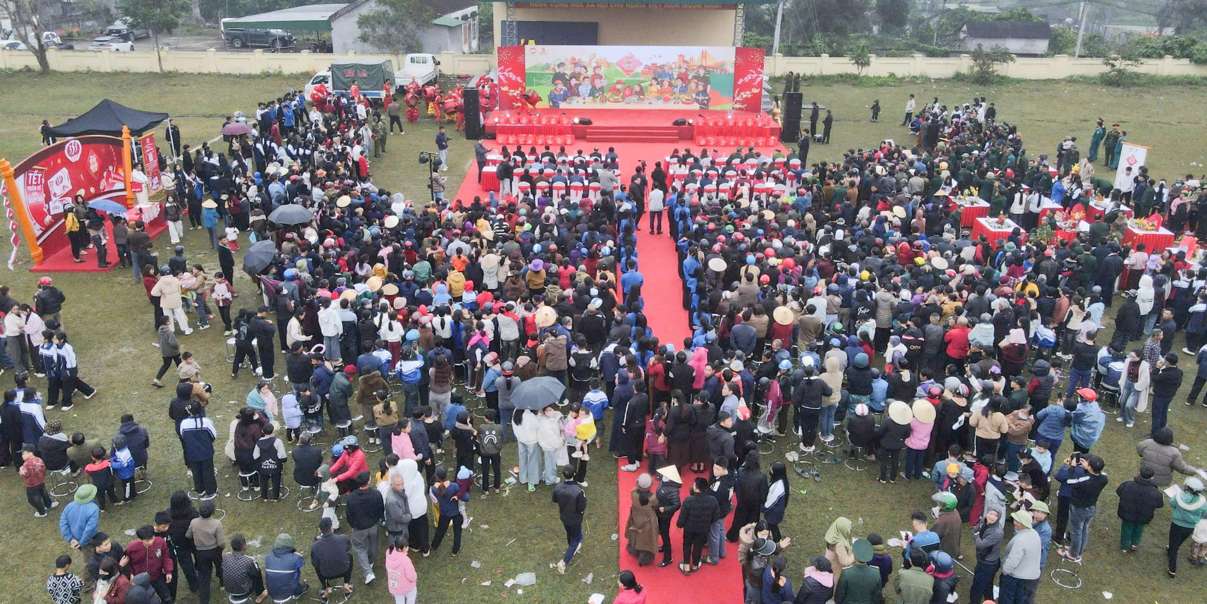 Chuong trinh thu hut duoc hang ngan nguoi dan tham gia. Anh: Quang Dai