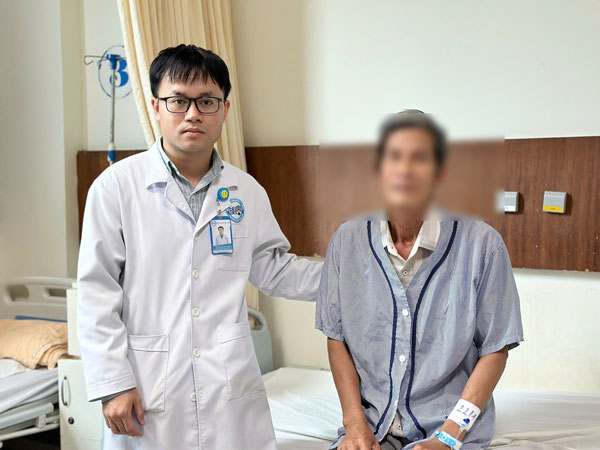 After being diligently cared for and treated by doctors, the patient's health has now stabilized. Photo: Thanh Tuan