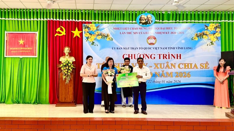Vinh Long Trade Union plans to present more than 11,000 Binh Ngo Tet 2026 gifts to union members and workers in difficult circumstances. Photo: Hoang Loc