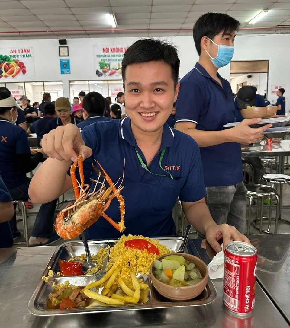 Bua com tat nien cong doan Cong ty TNHH Saitex International Dong Nai. Anh: HAC