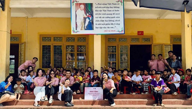 Từ những bông hoa nhỏ, gieo mầm tri thức nơi vùng cao