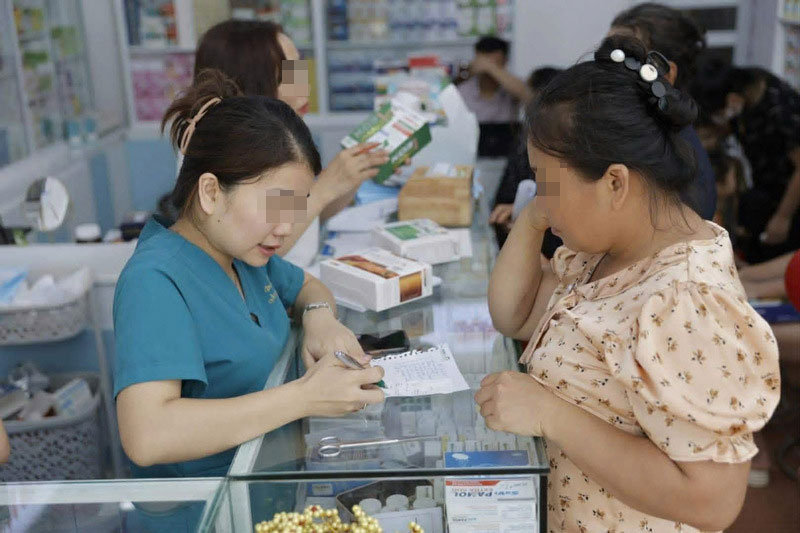 The fact that many people abuse AI in creating prescriptions in buying medicine to treat diseases is causing concern for many pharmacies. Photo: NVCC