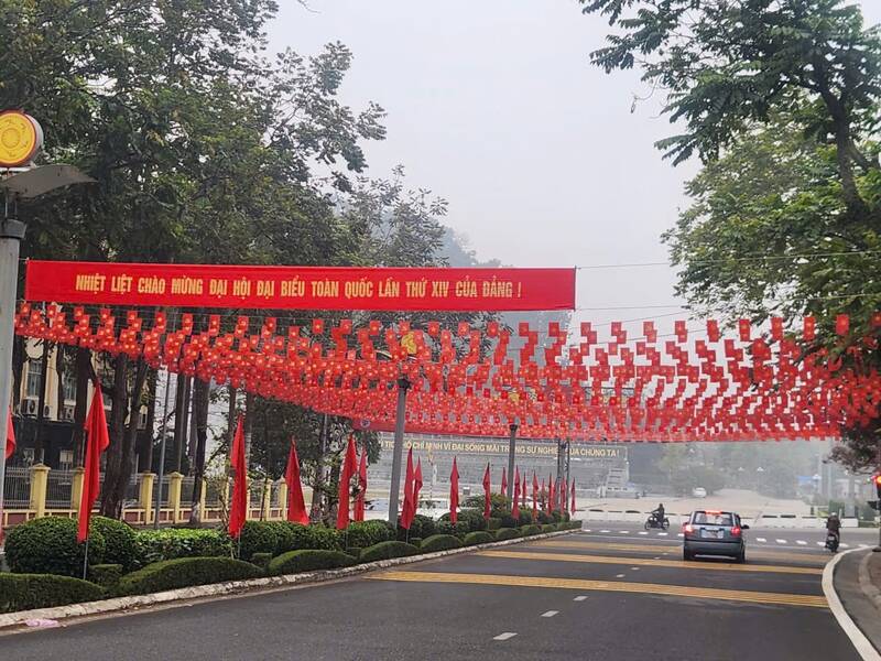 Pho phuong tai Tuyen Quang rop co hoa huong ve thanh cong Dai hoi Dang lan thu XIV. Anh: Viet Bac