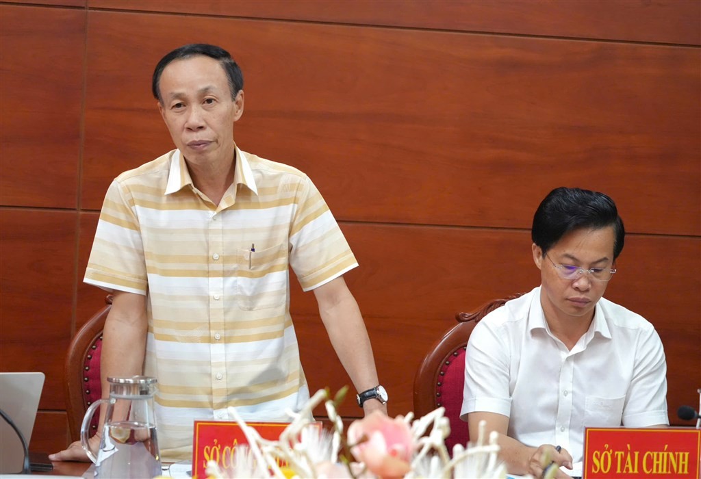 Ong To Minh Duong, Pho Giam doc So Cong thuong Ca Mau noi ve quy hoach nha may xu ly rac thai. Anh: Nhat Ho