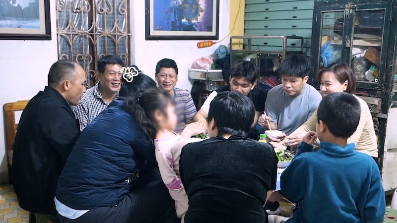 Warm meal of a family of four generations in the heart of the Capital