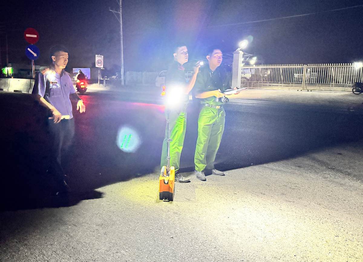 Luc luong chuc nang kham nghiem hien truong. Anh: Duy Tuan 