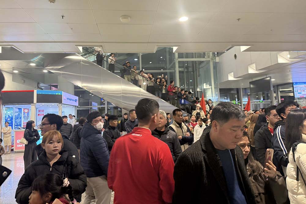Sanh ga den san bay Noi Bai tap nap nguoi cho U23 Viet Nam ve nuoc. Anh: Cong Tri