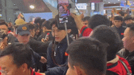 La sub-23 de Vietnam regresa a casa en brazos de los aficionados