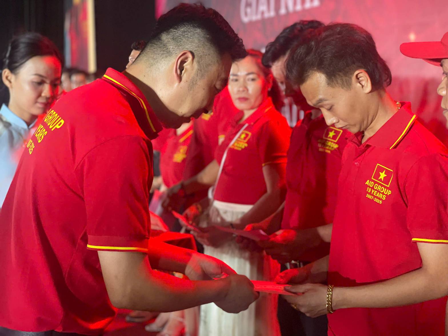 Workers are given a year-end party and a cash prize draw. Photo: Dinh Trong