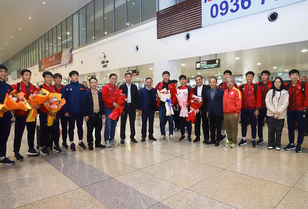 Toi 24.1, U23 Viet Nam da ve den san bay quoc te Noi Bai (Ha Noi), khep lai hanh trinh thi dau day cam xuc va dang tu hao tai vong chung ket U23 chau A 2026.