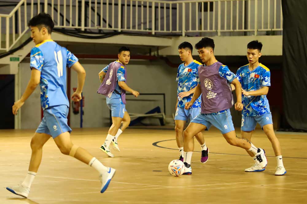The Vietnam futsal team has their first training session in Indonesia, heading towards the 2026 Asian Futsal Championship finals. Photo: VFF