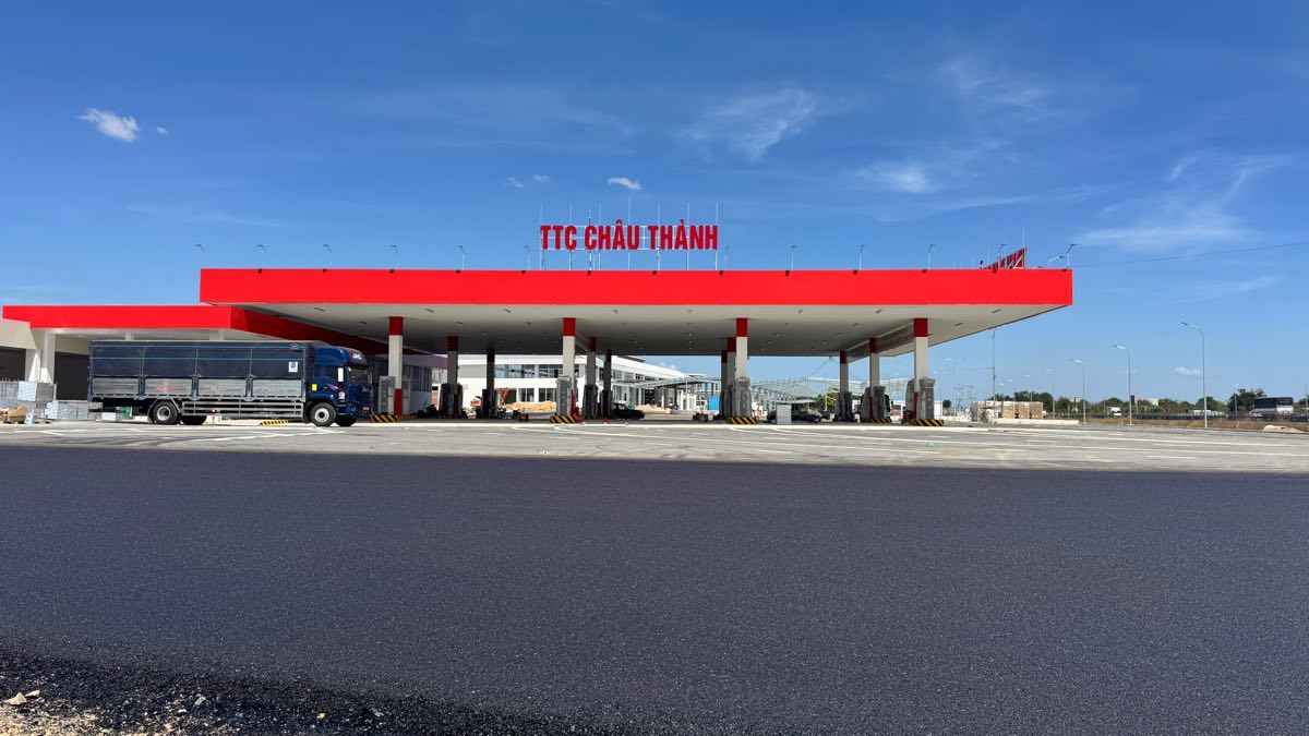 Tram xang tai tram dung nghi. Anh: Duy Tuan 