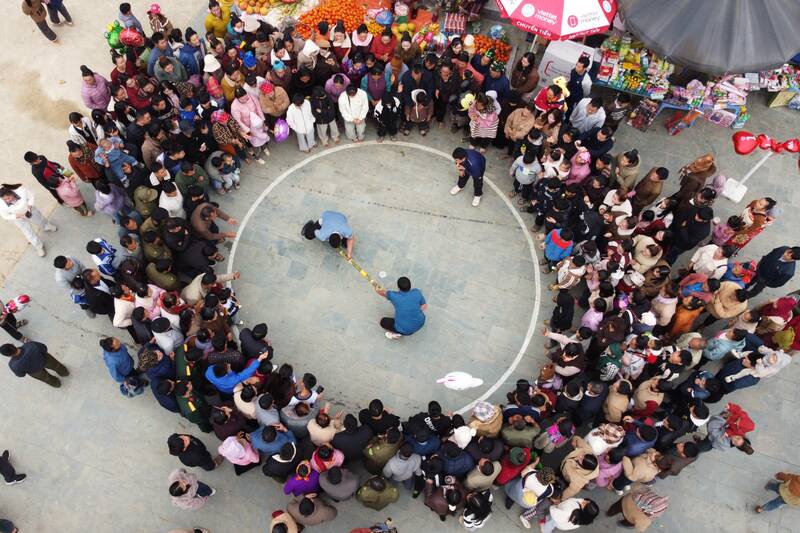 Thi day gay tai phien cho vung bien Sop Cop. Anh: Nhat Minh