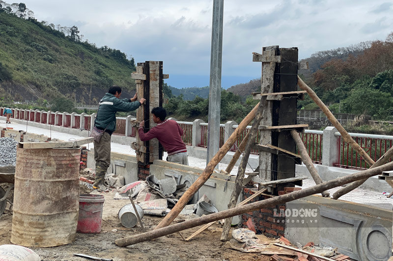 Phan ke chinh da xong, hien don vi dang hoan thien phan tuong rao phu. Anh: Dinh Dai