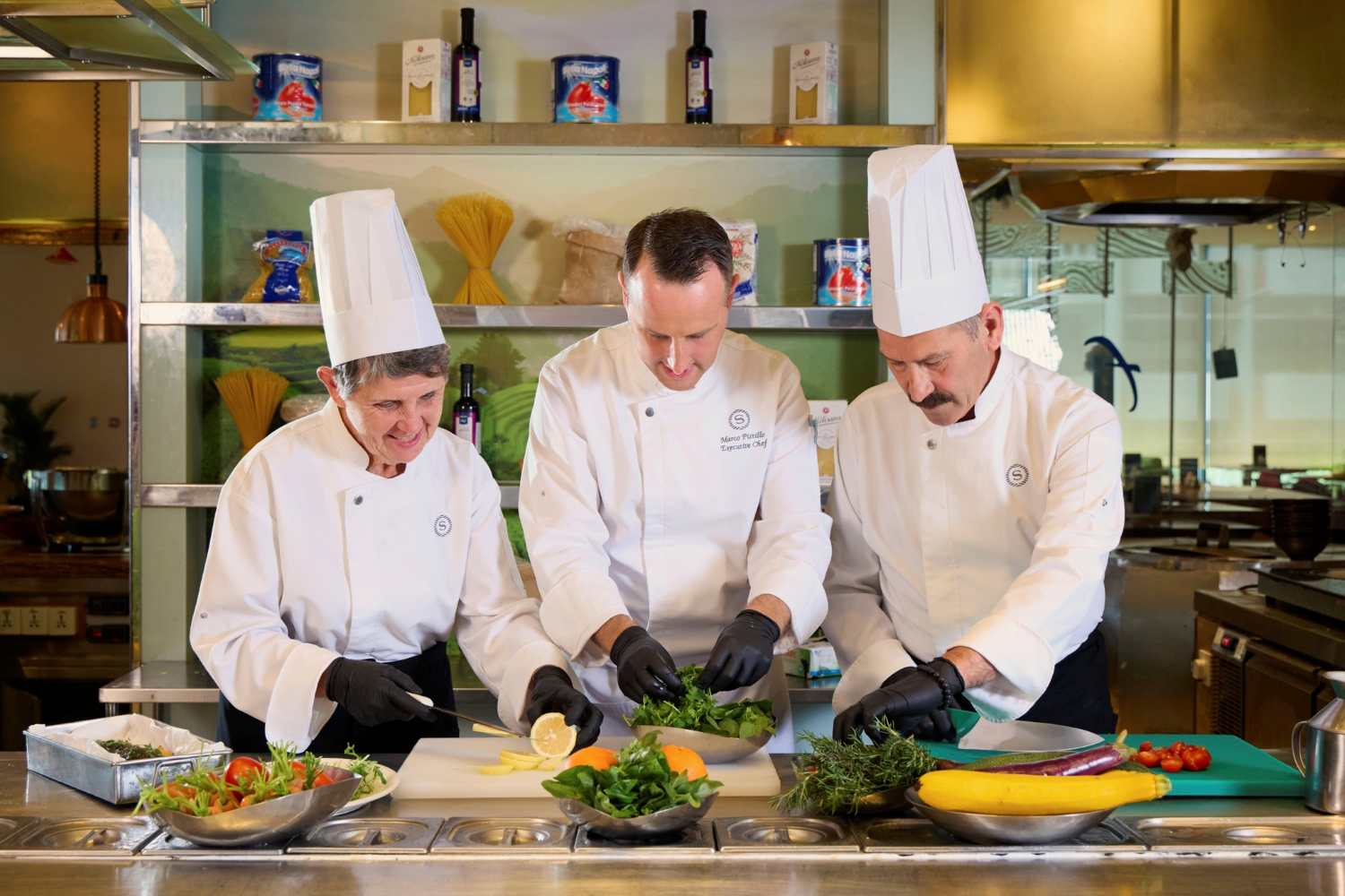 Nhung mon an do bep truong Marco va bo me thuc hien voi mong muon hoa quyen am thuc Y va huong vi Viet Nam. Anh: Sheraton Nha Trang Hotel & Spa 