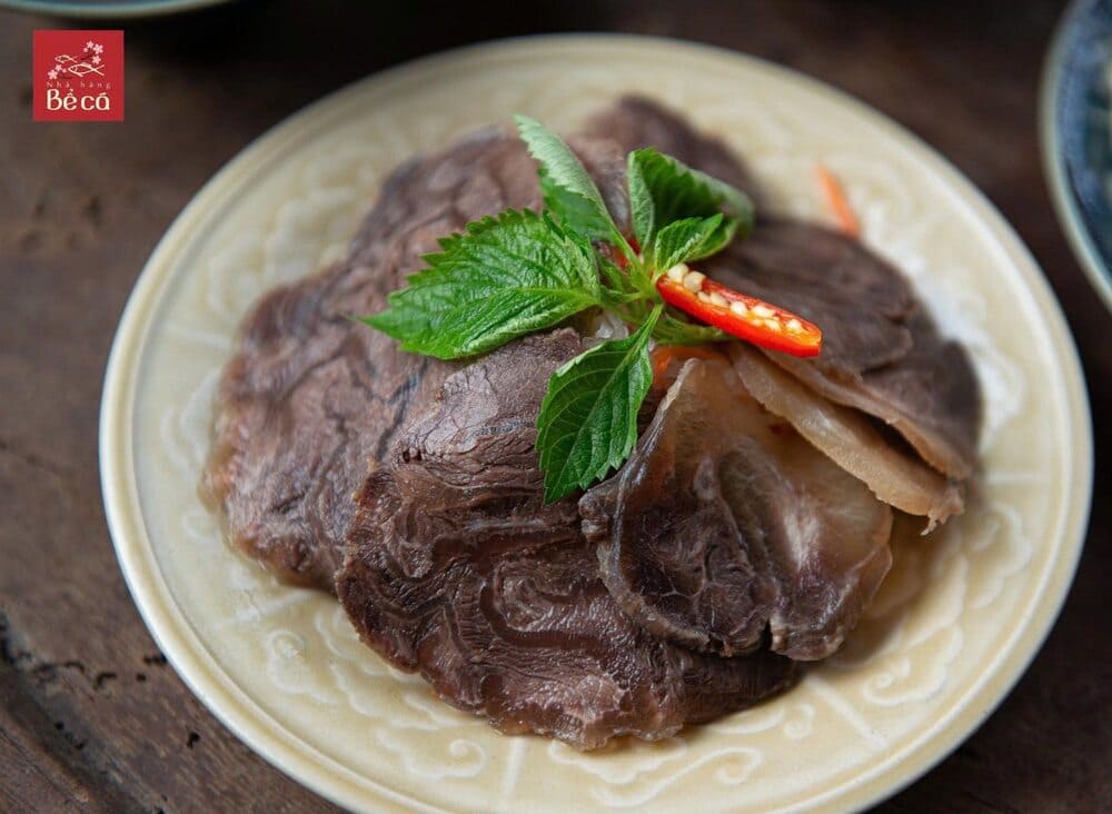 Applying a simple recipe to make beef shank soaked in fish sauce to treat guests on Tet. Illustrative photo: Be Ca Restaurant